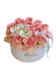 Velvet Hatbox - Flexed Garden Roses