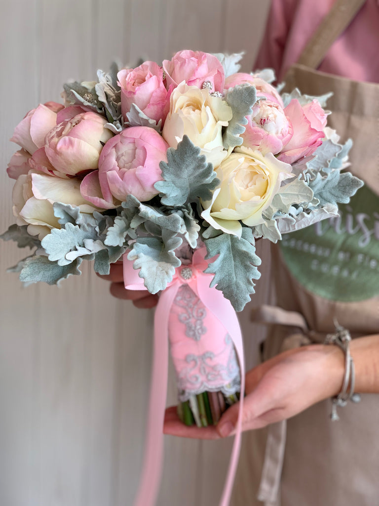 Choosing the Perfect Wedding Bouquet with Plaisir Cadeaux et Fleurs