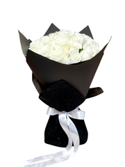 باقة ورد بيضاء مكونة من 25 وردة مربوطة يدويا