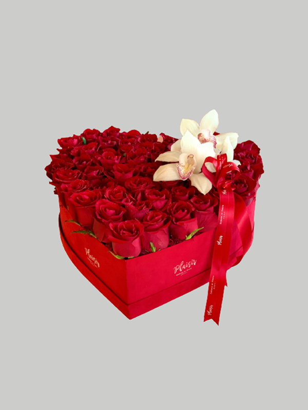 Velvet Heart Box - Red Roses Large