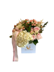 White & Pink Ramadan Kareem Box