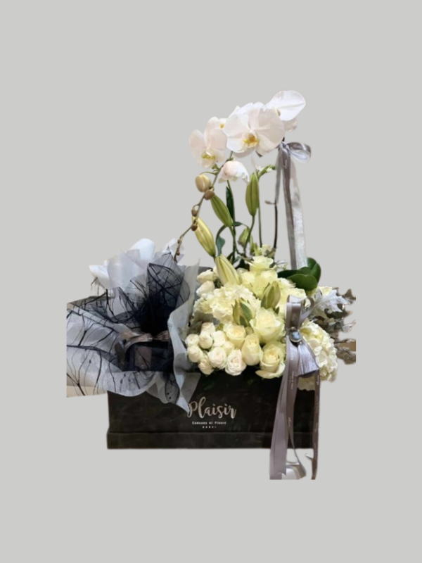 Velvet VIP Box - Luxury Fresh Flowers, Chocolates and Candle