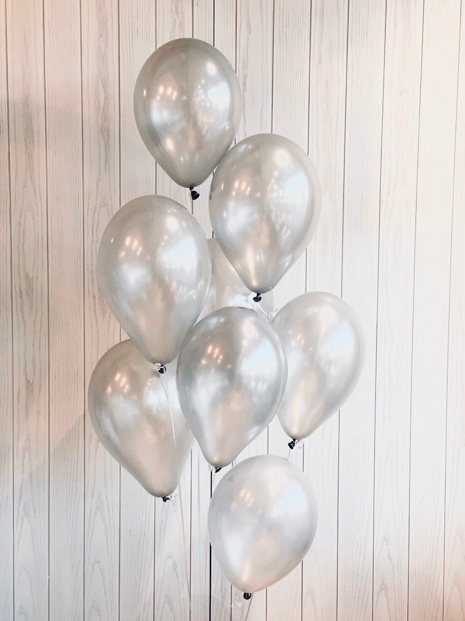 Giftset - Cake and Balloons with All White Flowers