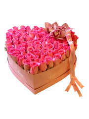 صندوق قلب مخملي - ورود حمراء كبيرة