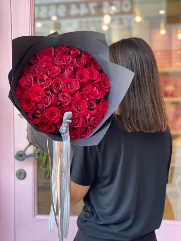 Purchase anniversary flowers and gift sets for him