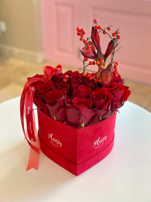صندوق زهور أحمر مخملي مذهل - Plaisir Cadeaux et Fleur