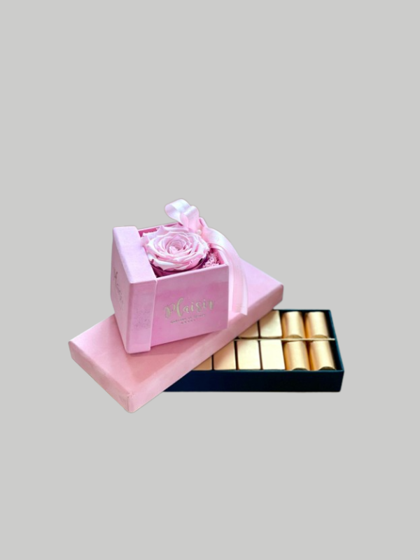 مجموعة هدايا شوكولاتة إنفينيتي روز وباتشي باللون الوردي.png