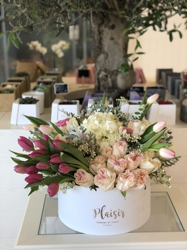 Flourishing in Grandeur: The Attraction of Lavish Floral Arrangements by  Plaisir Cadeaux et Fleurs - Online Flower Delivery Dubai, Flower Store  Dubai